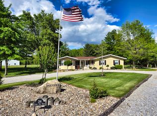 298 Cedar Elm Dr, Flora, IL 62839