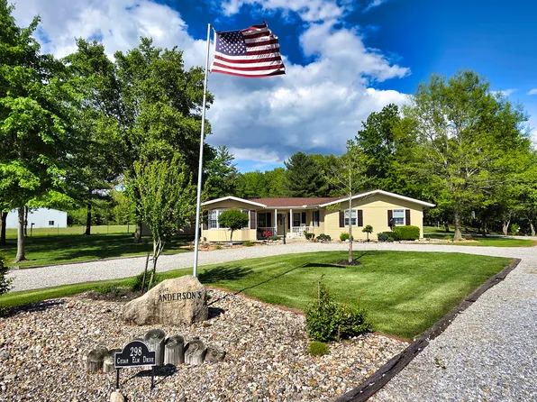 298 Cedar Elm Dr, Flora, IL 62839