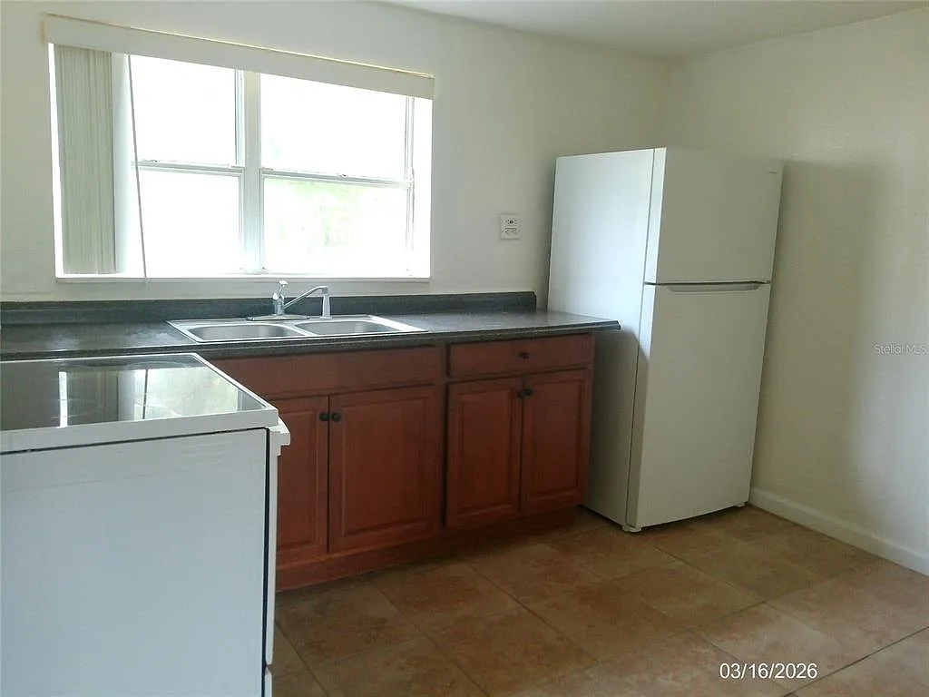 2 bed, 1.0 bath, 700 sqft, $1,075 — Photo 3