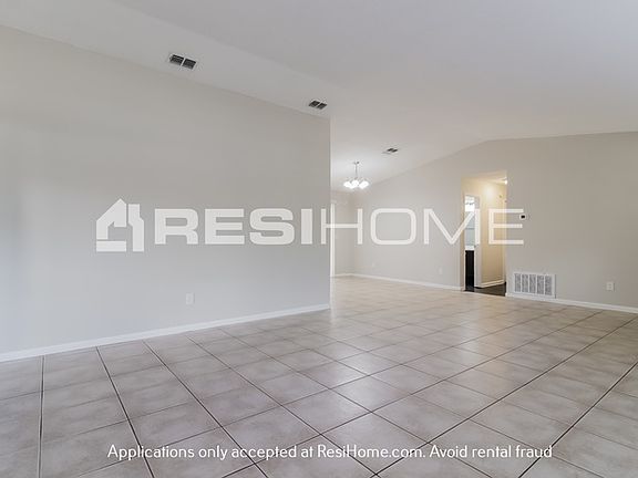 4th image of 2019 E Barlington Dr