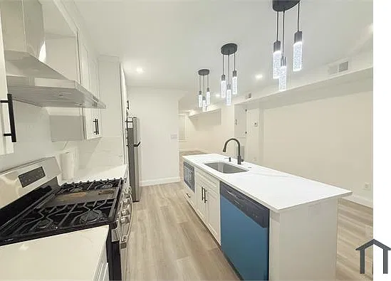 5 bed, 1545 sqft, $6,800 — Photo 4