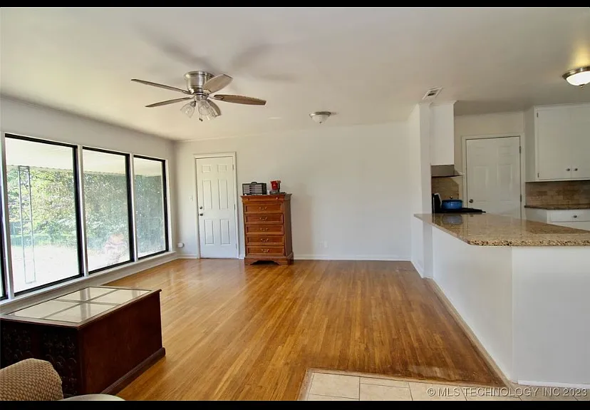 3 bed, 1067 sqft, $1,500 — Photo 3