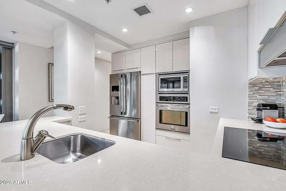 1 bed, 1.5 bath, 952 sqft, $4,500 — Photo 3