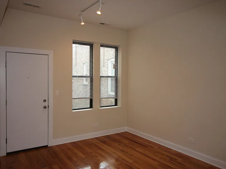 2540-42 W Augusta Blvd #2R — Photo 3