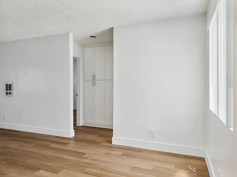 Terre at 1037 Peach — Photo 9