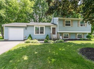 1552 Rosebay Ct, Walworth, NY 14568