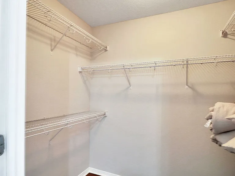Kensington Park Apartments — Photo 33