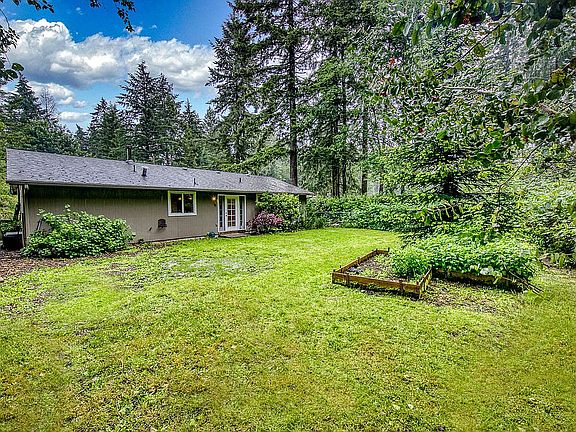 3rd image of 13929 Chinook Cir NW