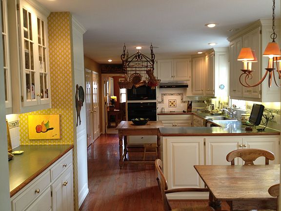 Eat-In Kitchen