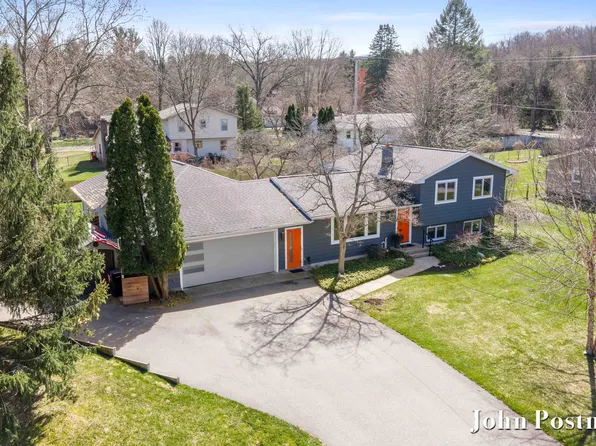 7234 Grachen Dr SE, Grand Rapids, MI 49546