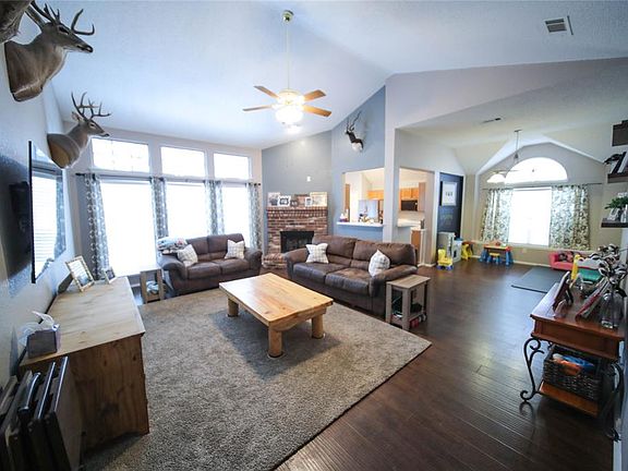 3rd image of 234 Jennifer Ln