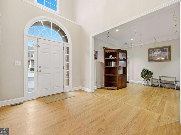 3rd image of 665 Washington Way
