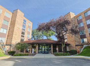 500 W Huntington Commons Rd APT 147, Mount Prospect, IL 60056