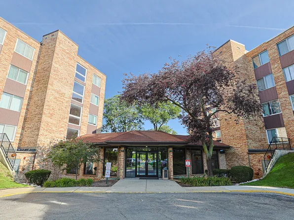 500 W Huntington Commons Rd APT 147, Mount Prospect, IL 60056