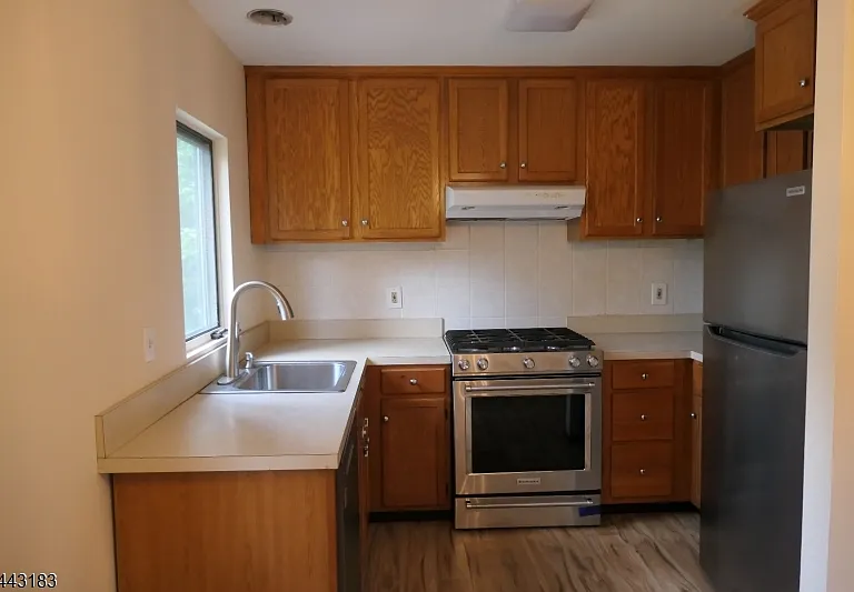 144 Davenport St — Photo 4