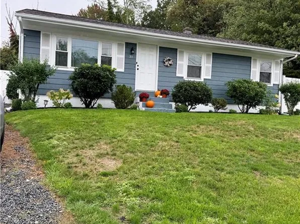 31 Regina Dr, Johnston, RI 02919