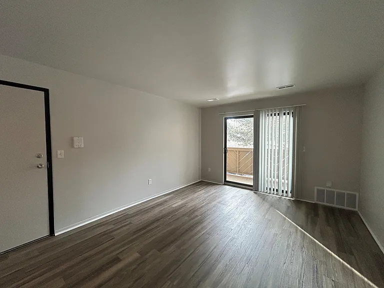 Woodland Villa Apartments — Photo 42