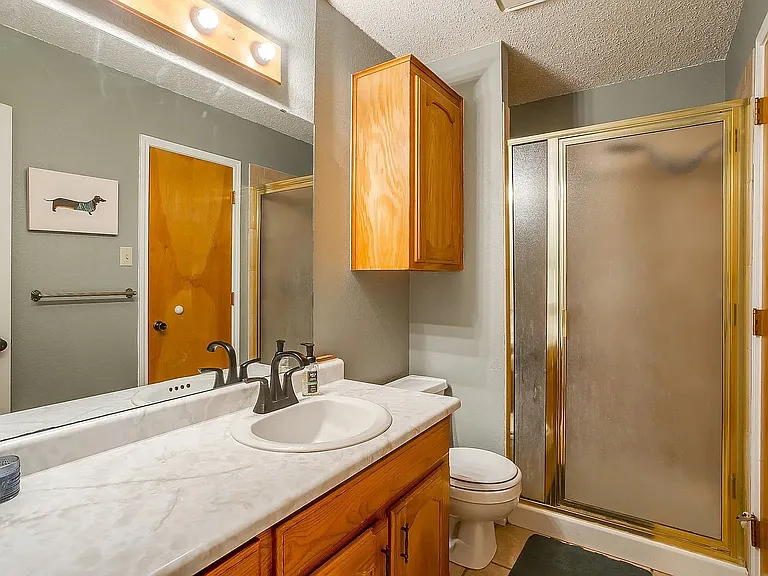 517 Post Oak Ln — Photo 7