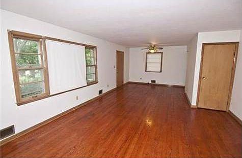 5th image of 831 S 94th St