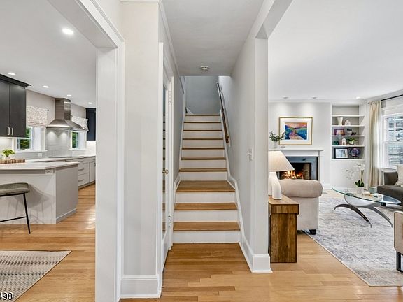 4th image of 24 Mayhew Dr