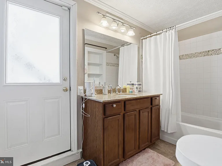 116 W Clement St — Photo 20