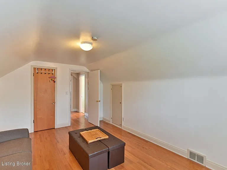 2810 Alice Ave — Photo 2