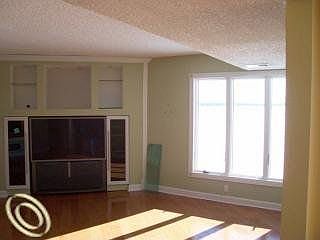 5th image of 116 E Walled Lake Dr APT 3