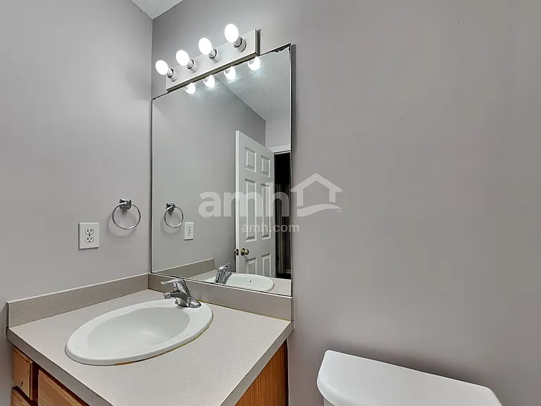 38 Sandy Pointe Dr — Photo 13
