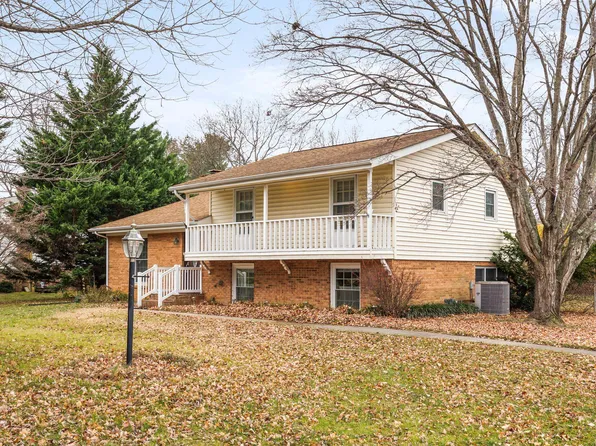 39 Forest Springs Dr, Stuarts Draft, VA 24477