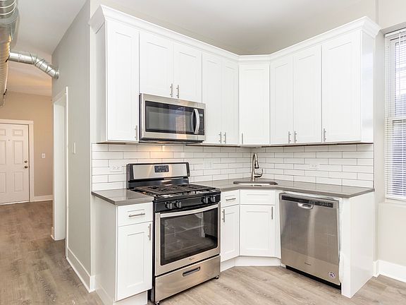 2nd image of 1923 W Schiller St APT 1M