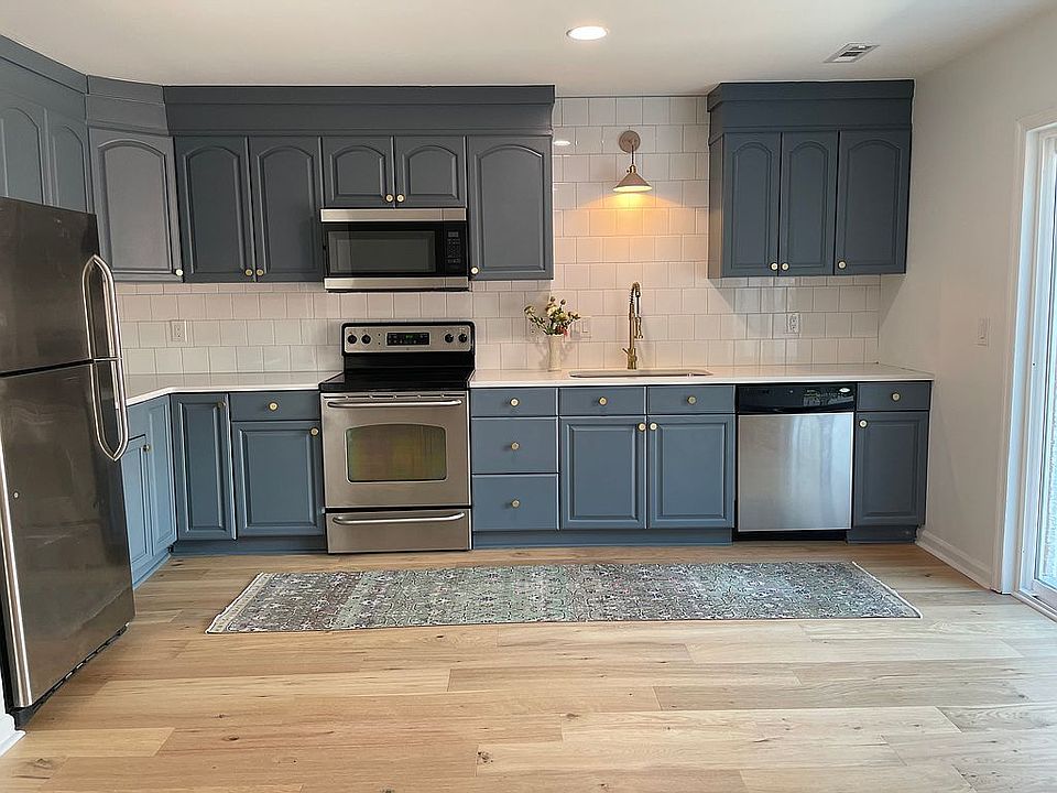2nd image of 736 Harbor Ln