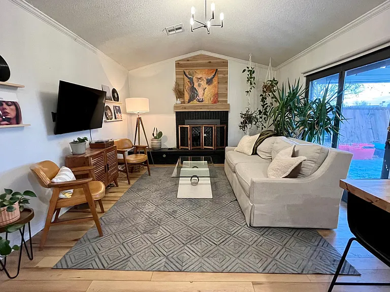 2805 Meadow Ln — Photo 3
