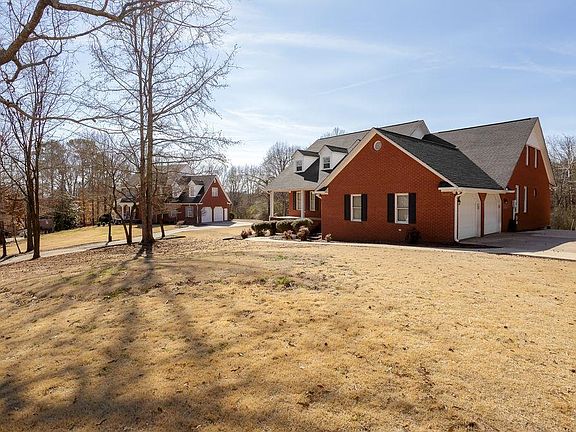 3rd image of 321 Briarleigh Rd