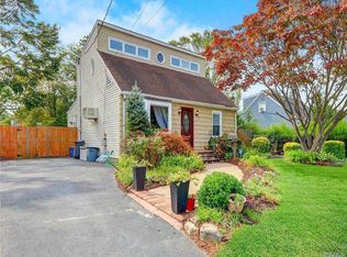 136 Sherbrooke Rd, Lindenhurst, NY 11757