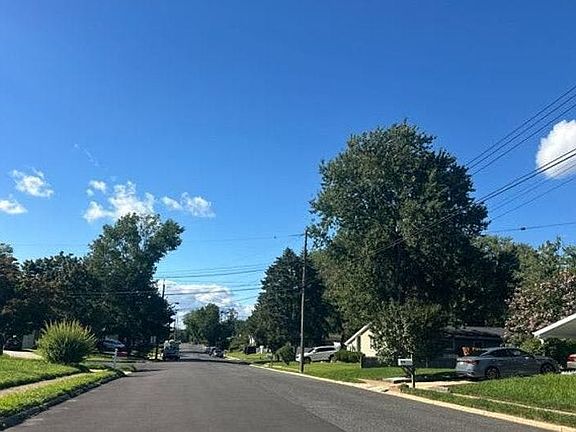 4th image of 723 Ruth Dr