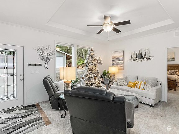 3rd image of 110 Walden Ln