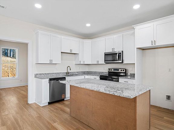 5th image of 3330 Crow Rd