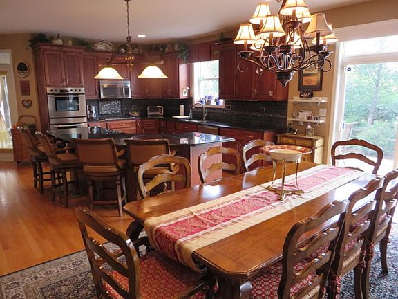 2nd image of 310 Erie Cir