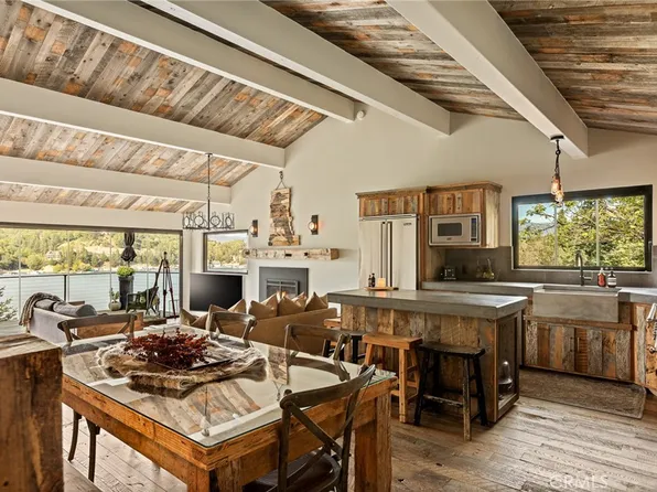 28778 Palisades Dr, Lake Arrowhead, CA 92352