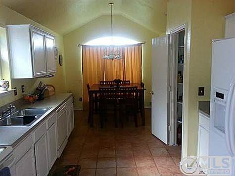 4th image of 1008 Carlsbad Dr
