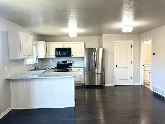 5th image of 2038 Churchill Dr