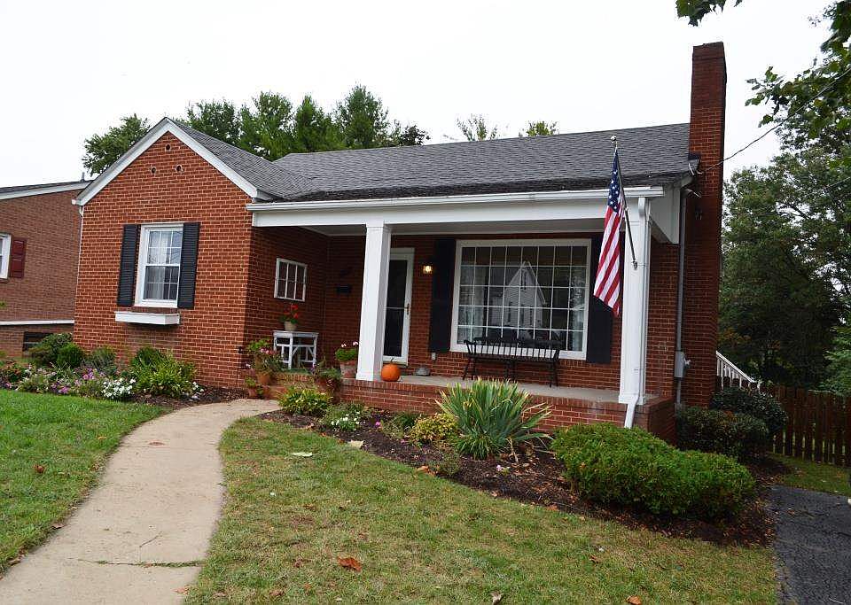 1st image of 410 Neyland Dr