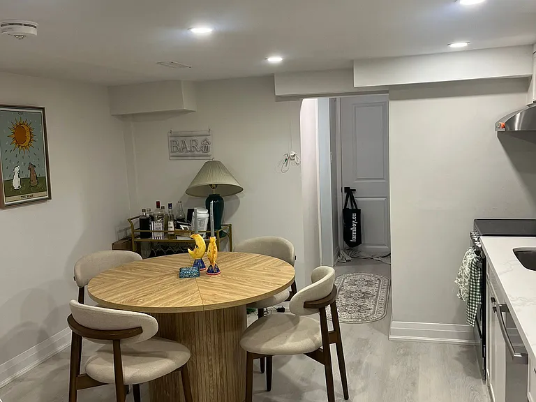 275 Euclid Ave #BASEMENT — Photo 3
