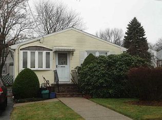 18 B St, Cranston, RI 02920