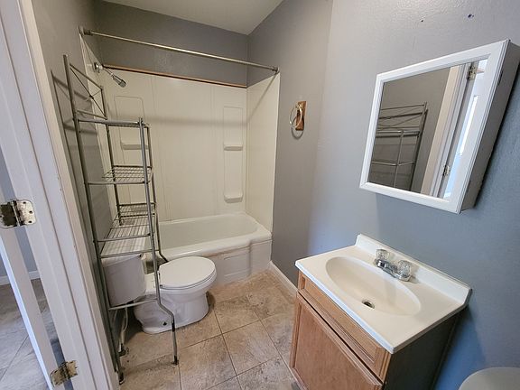 3rd image of 7701 Molinos Ave #B