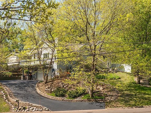 3rd image of 957 Summit Ave