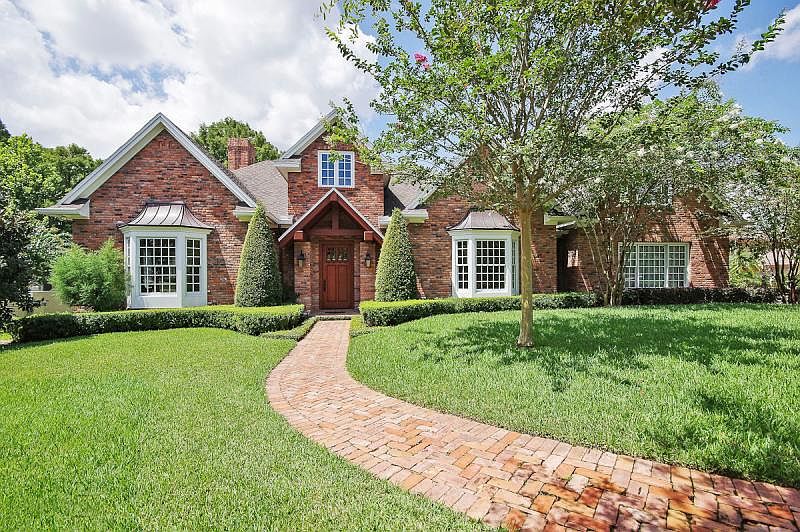 1st image of 2104 Venetian Way