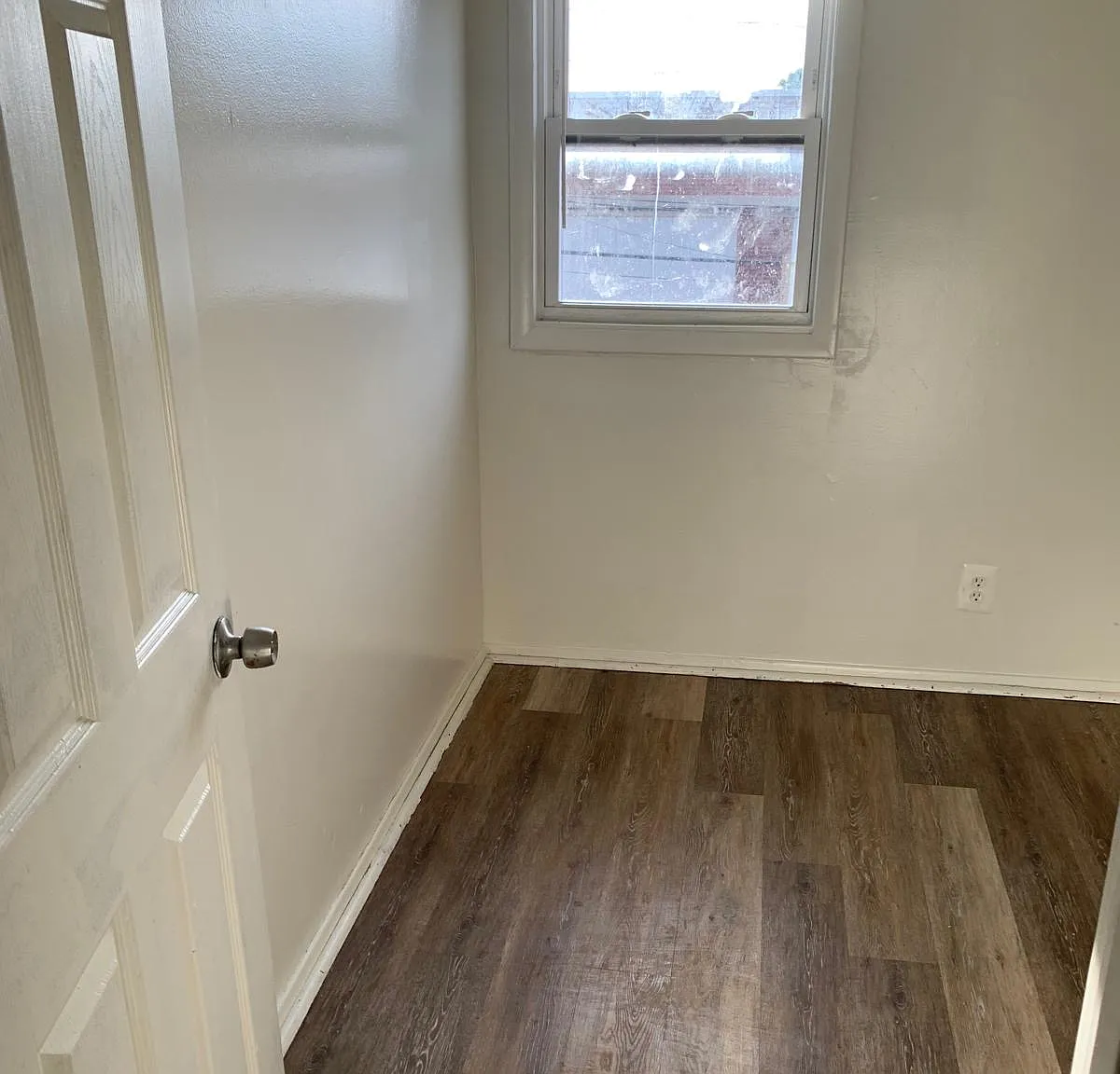 3 bed, $1,200 — Photo 2