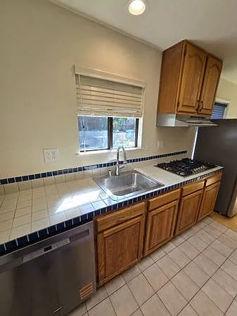 82 Claire Way — Photo 1