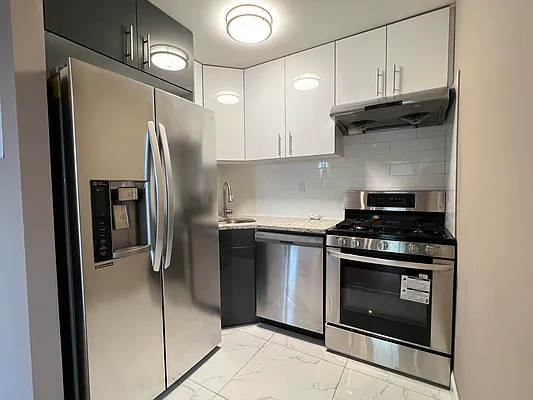 Rented by Apple Realty Group Corp | media 7